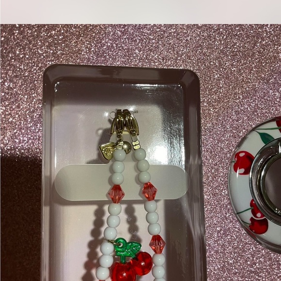 🍒Cherry 🍒Pattern Phone Accessories Set - Picture 4 of 5